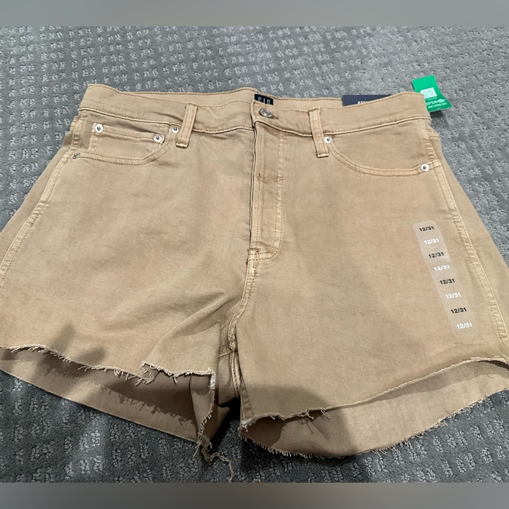 Women”s Gap cut off shorts